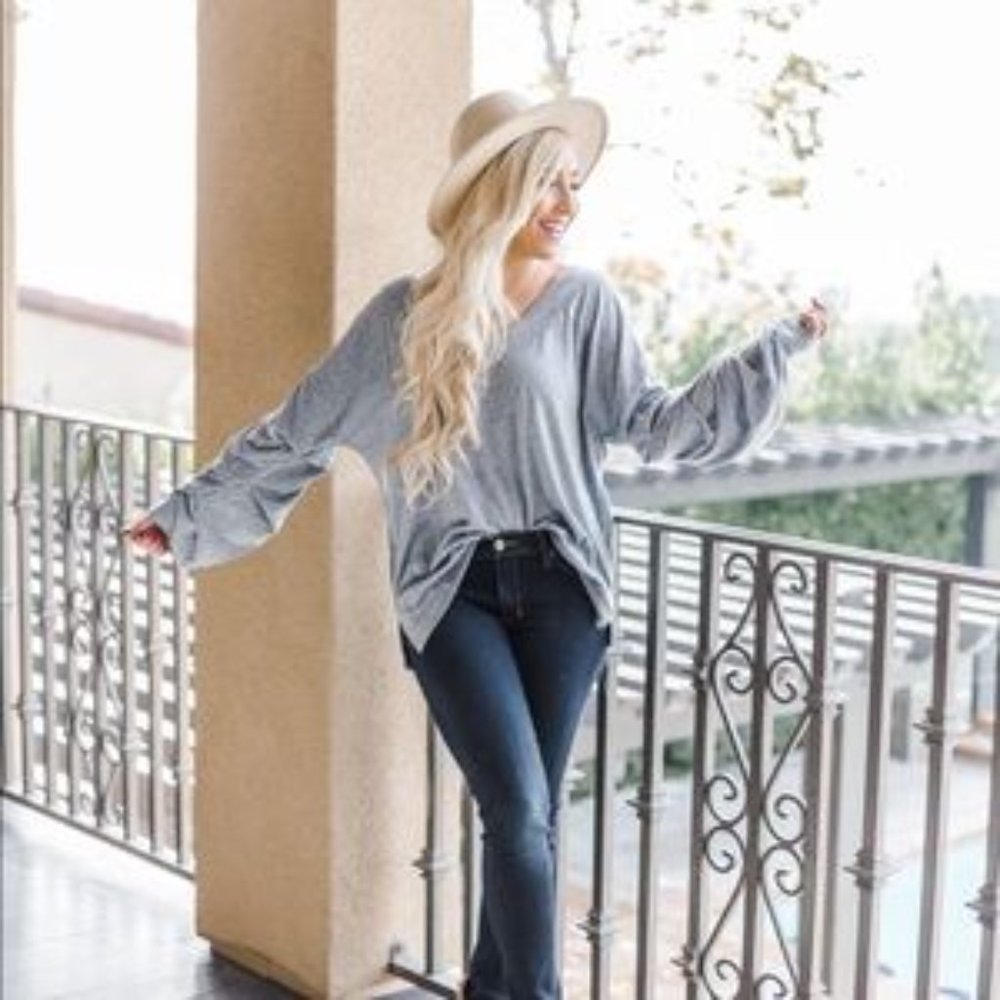 💖 Boutique Ruched Sleeves Oversized Top. - Picture 3 of 4